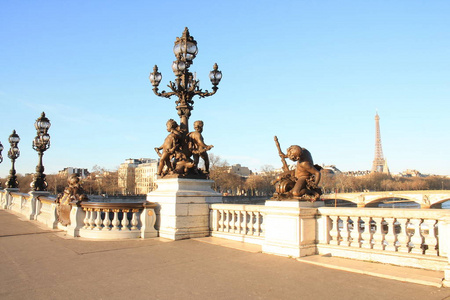 巴黎首都亚历山大大桥和塞纳河大桥以及法国人口最多的城市