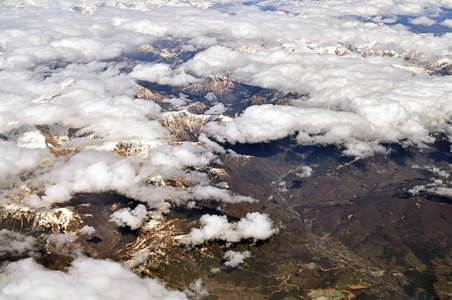 高加索山脉从上面图片