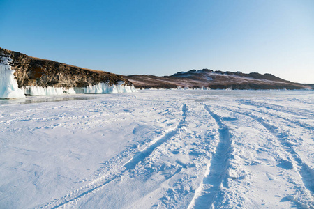 贝加尔湖水秀雪覆盖清背景俄罗斯冬季自然景观