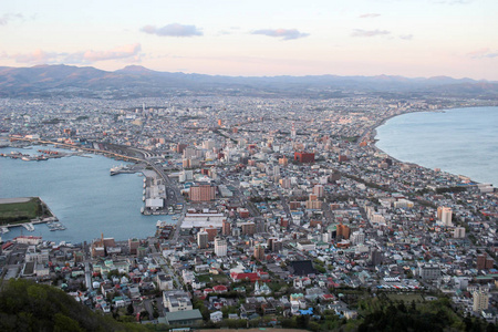 在晚上，北海道，日本城市景观视图从函馆山