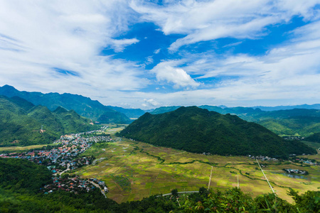 越南北部稻田麦洲乡景色。