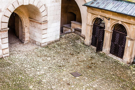 波兰克拉科夫附近中世纪建筑pieskowa skala庭院城堡拱廊