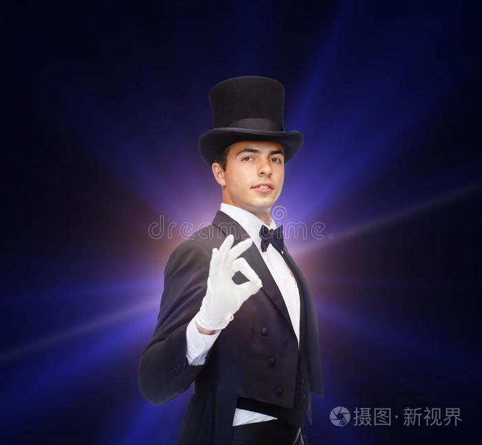 戴帽子的魔术师表演魔术