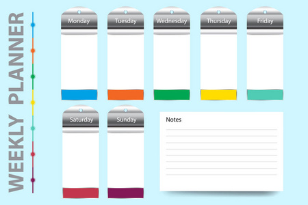 每周规划师与时间表，一个图表的笔记和白色图表与金属标签悬挂准备为您的文本。