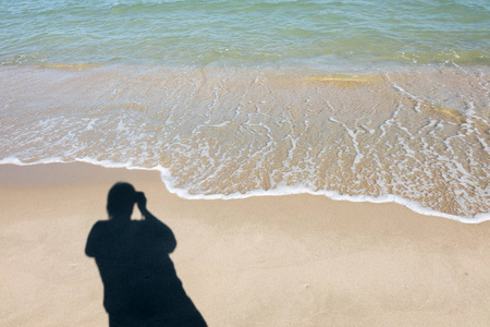泰国夏季白天用波浪和白沙拍摄海岸HD R选择性聚焦和白色平衡色调移位