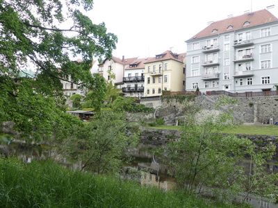 捷克共和国CeskyKrumlov2018年5月9日城市街道景观。 城市历史建筑的景色。