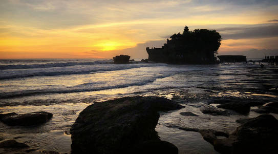 s famous Tanah Lot temple, Indonesia