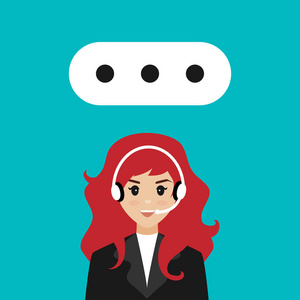 带耳机和麦克风的女孩在呼叫中心工作。 呼叫中心的概念和技术支持。