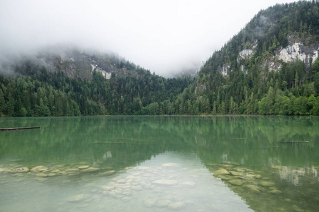 奥地利美丽的湖泊，奥地利的Gleinkersee。