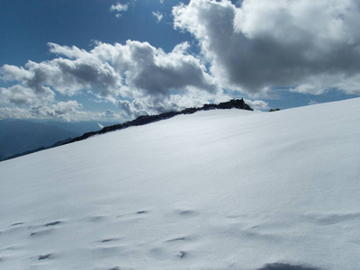 美丽的冰川徒步旅行和攀登从梅拉格到韦斯库格尔山