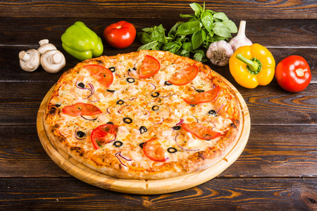 s pizza with tomatoes, olives and fish.