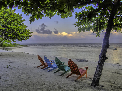 洪都拉斯湾岛罗坦岛的海岸线和海滩