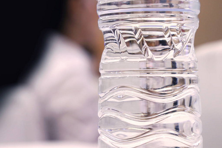 透明水瓶透明塑料表面特写塑料纹理