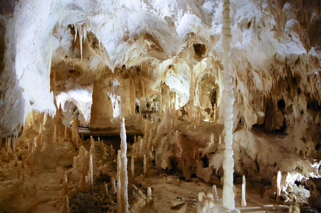意大利的弗拉斯西洞穴