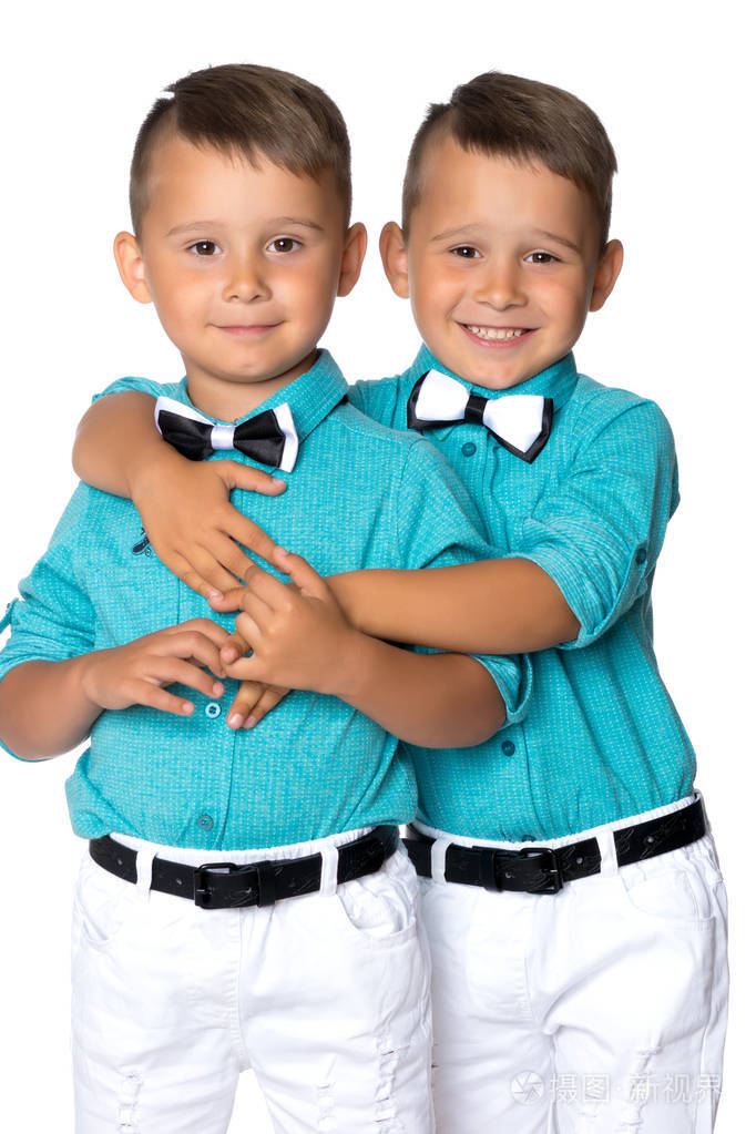 两个小男孩特写照片-正版商用图片131bi3-摄图新视界