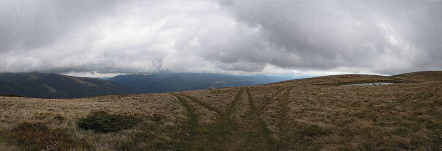 绿林下的喀尔巴阡山村