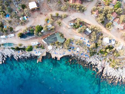鸟瞰KAS是一个小型渔业潜水游艇和旅游小镇在安塔利亚省土耳其。 土耳其度假