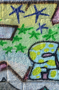 涂鸦图纸的碎片。 在街道艺术文化的风格中，用油漆污渍装饰的旧墙。 绿色色调的彩色背景纹理。
