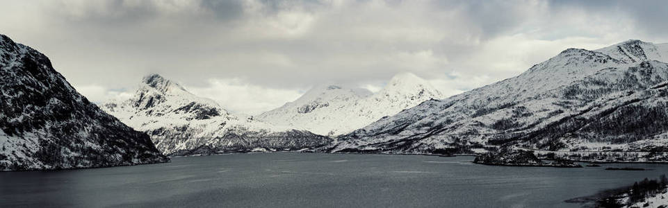 冬天挪威湖