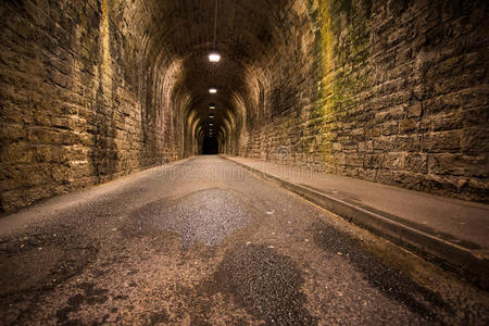 比亚里茨的老古董隧道