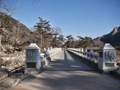 韩国西拉克山国家公园的石桥