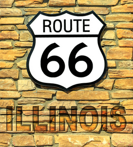 美国历史路线66号伊利诺伊州路标在砖墙上。 美国公路从芝加哥伊利诺伊州到加州圣莫尼卡镇。