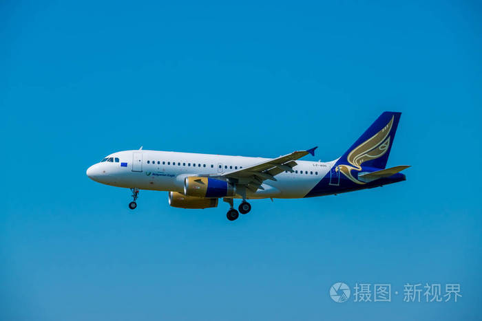 保加利亚老鹰航空公司飞机准备登陆在苏黎世国