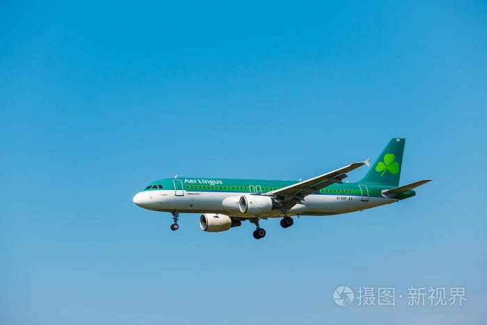 阿尔航空航空公司飞机准备降落在苏黎世国际机