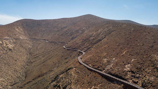 法那利岛的道路和火山山鸟瞰图