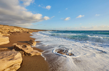 塞浦路斯地中海海岸。 帕福斯区的劳拉海滩。