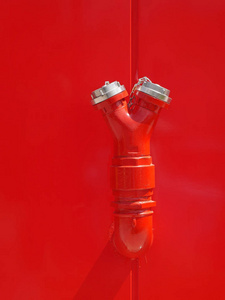 建筑物外墙新设红色消防栓