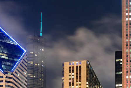 云层越过芝加哥摩天大楼