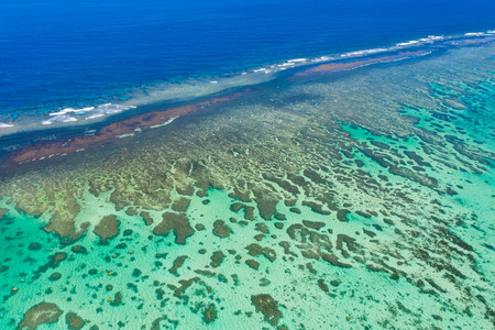 石垣岛白天的海景图片