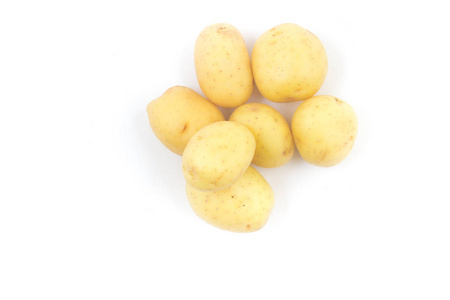 白色背景下的一堆小土豆
