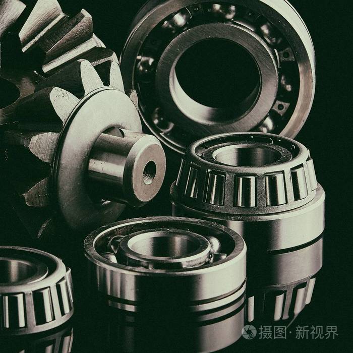 齿轮轴承和差速器在黑暗中的桌子上可以用作背景