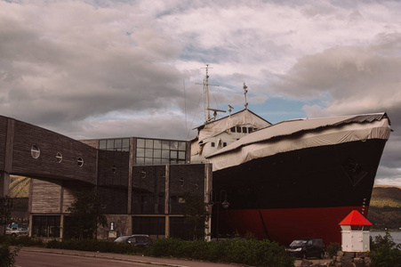 挪威斯托克马克尼斯洛沃滕岛的大船