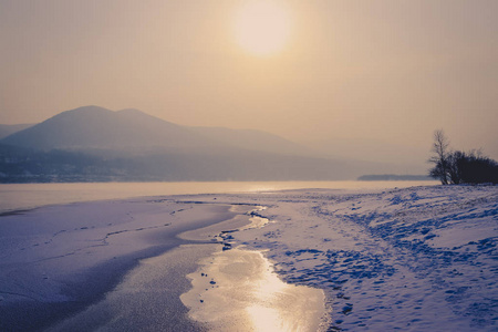 冬季西伯利亚景观，日落，俄罗斯..