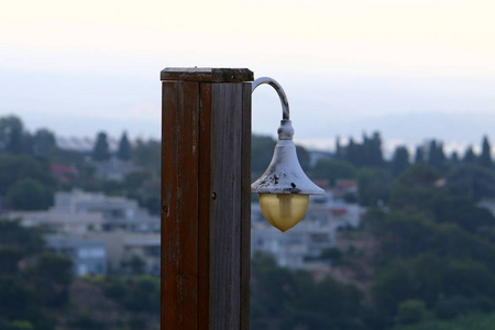 一盏照亮城市的大灯笼图片