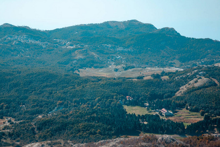 黑山洛夫森国家公园有观景台的山景