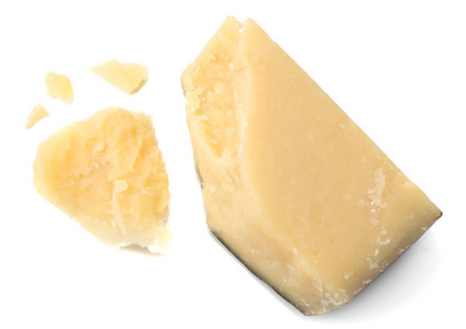 白色背景俯视图中分离的帕尔马干酪