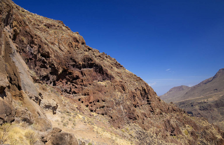 加那利亚10月谷地景观侵蚀蒙大拿德贝尔比克山与土著洞穴复杂线索。