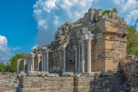 土耳其的古罗马城遗址。 古城的建筑剧院和其他基础设施的遗迹。 古希腊和罗马时代的历史遗迹。