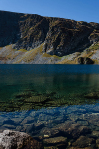 巴布雷卡湖肾，保加利亚西北部的莱拉山中的一组冰川湖泊之一。 2018年秋季
