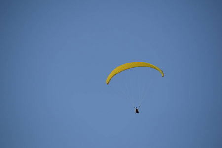 天空，降落伞，滑翔伞，滑翔伞，飞行，运动，飞行，蓝色，极限，冒险，空气，自由，滑翔伞，运动，滑翔伞，飞行，跳伞，跳伞，活动，风，