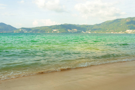 沙质海岸的小海浪