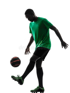 非洲男子足球运动员杂耍剪影