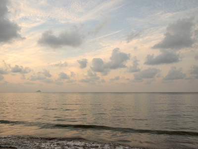 沙滩上的海浪