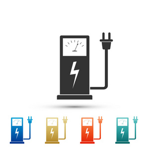 电动车充电站图标隔离在白色背景。在彩色图标中设置元素。扁平设计。矢量插图
