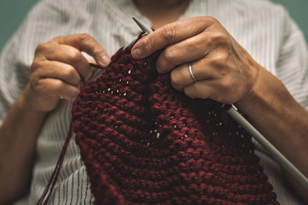 s hand knitting