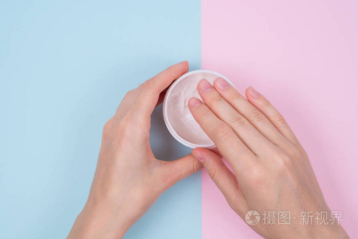 干净干净的手指自然滋养指甲的概念.